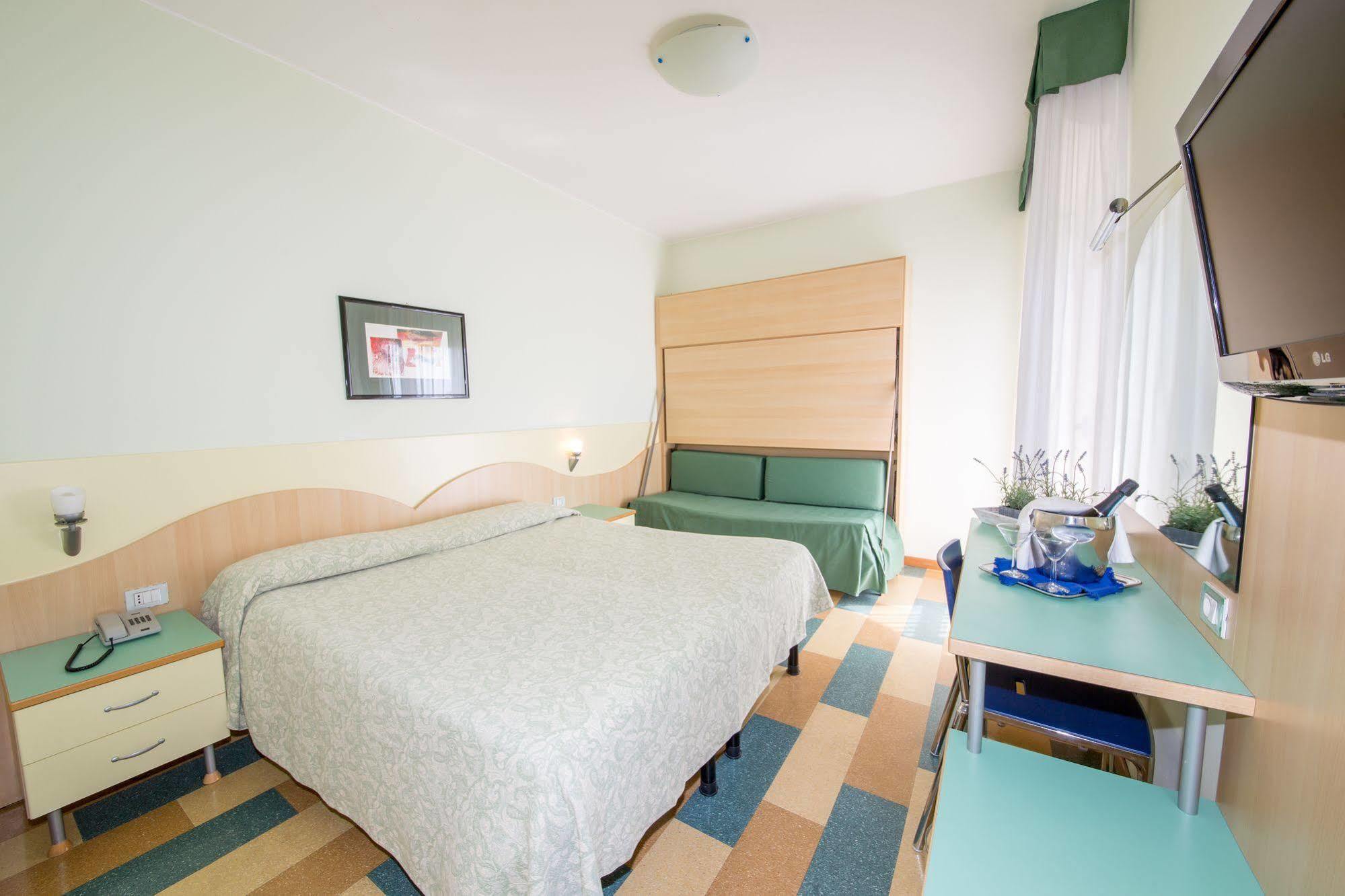 Hotel Nember Lido di Jesolo Kültér fotó