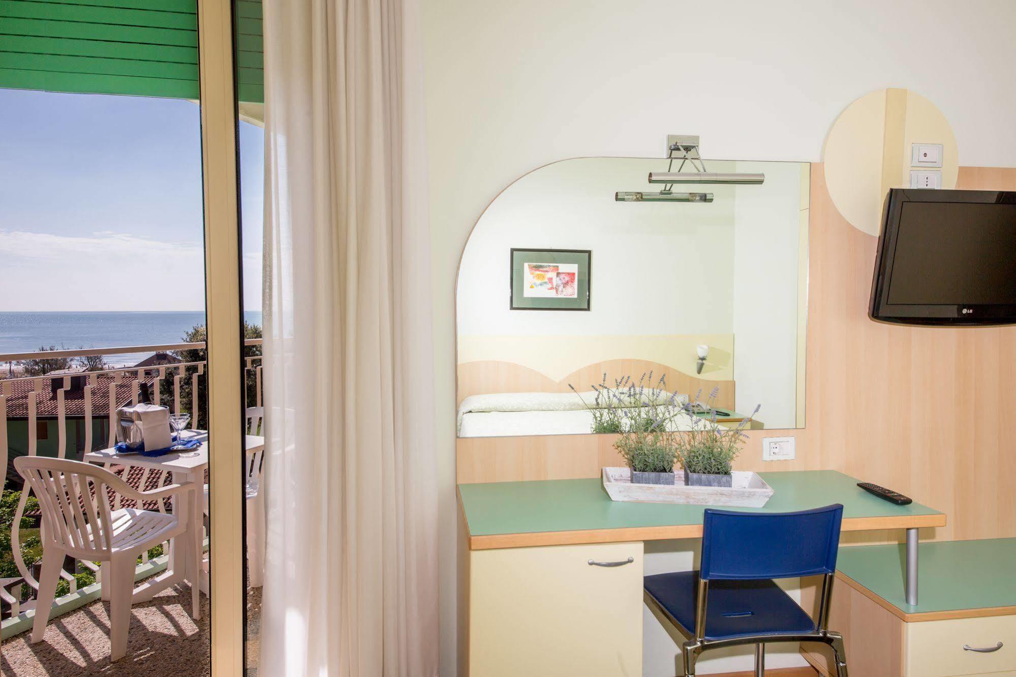 Hotel Nember Lido di Jesolo Kültér fotó
